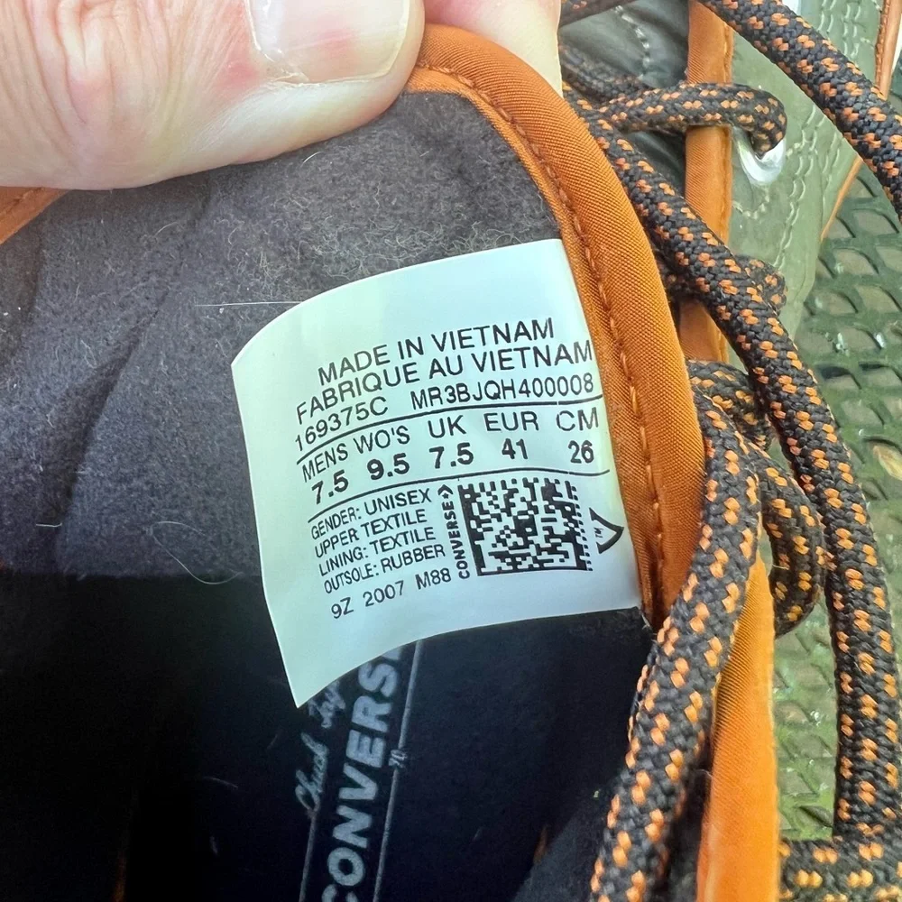 Converse Chuck Taylor Quilted Hi-Tops. Barely Worn. L9.5/M7.5. Unisex. (Bin 2) - Picture 5 of 5